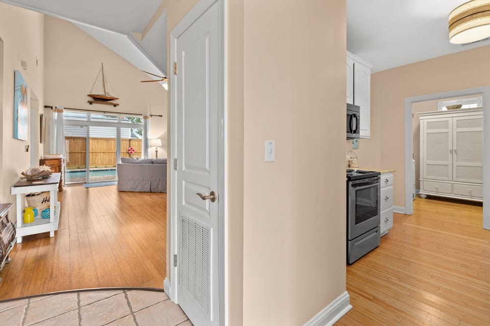 House, Multiple Beds, Private Pool, Pool View | Private kitchen | Fridge, microwave, oven, stovetop