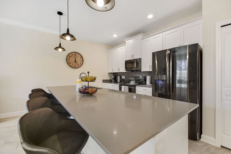 Townhome, 4 Bedrooms | Private kitchen | Fridge, oven, coffee/tea maker, toaster