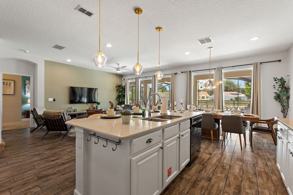 Villa, 6 Bedrooms | Private kitchen | Coffee/tea maker, fridge, oven, toaster