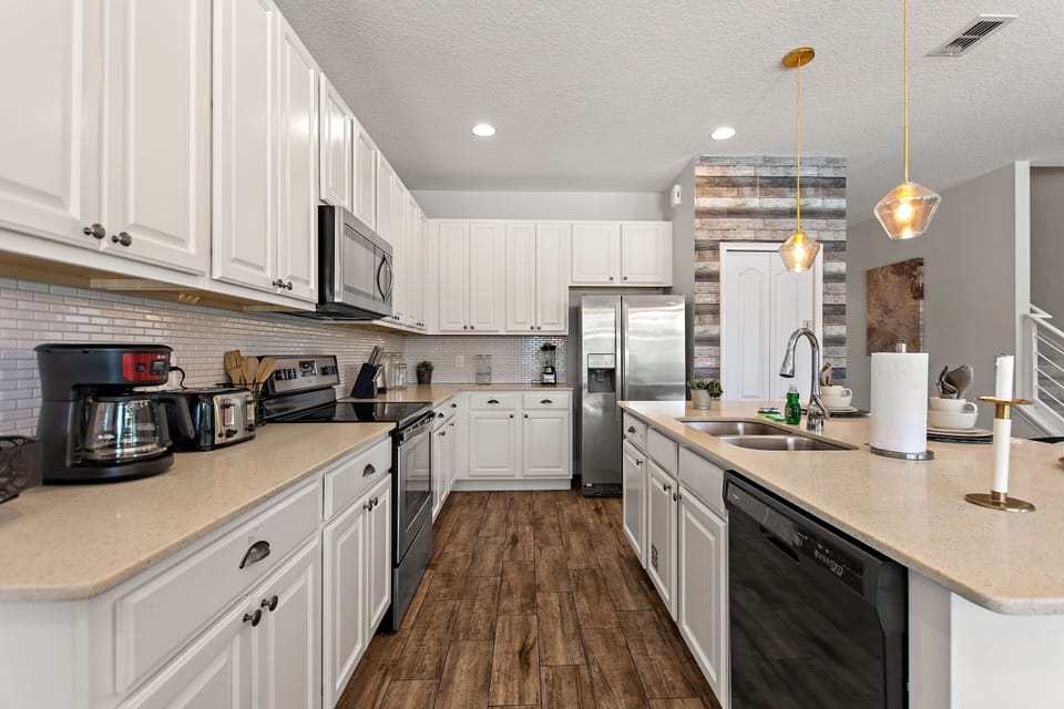 Villa, 6 Bedrooms | Private kitchen | Coffee/tea maker, fridge, oven, toaster