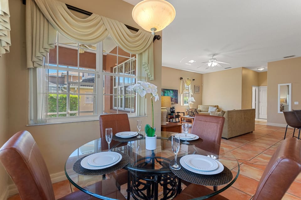 Villa, 6 Bedrooms | Dining