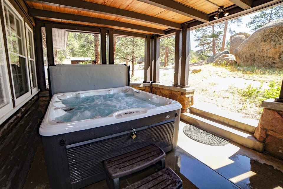Cabin, 3 Bedrooms | Outdoor spa tub