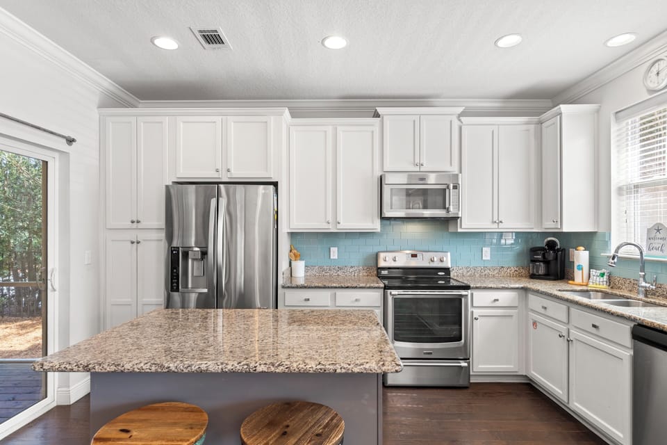 House, Multiple Beds, Kitchen, Garden View | Private kitchen | Coffee/tea maker, fridge, microwave, oven