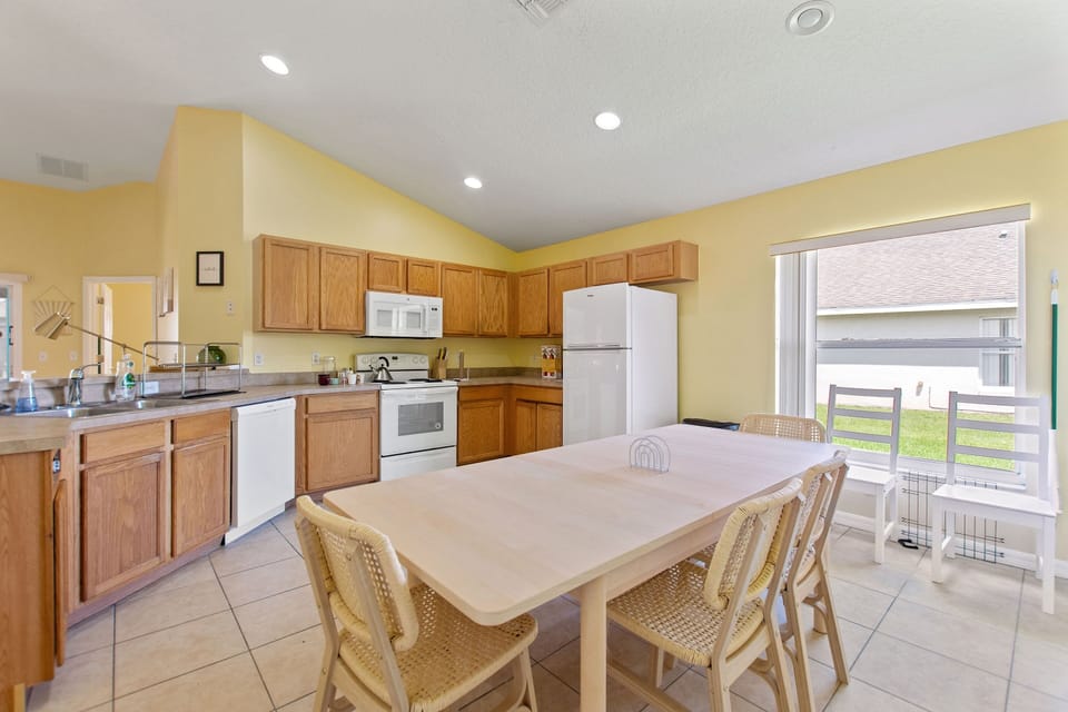 Villa, 4 Bedrooms | Private kitchen | Coffee/tea maker, fridge, oven, toaster