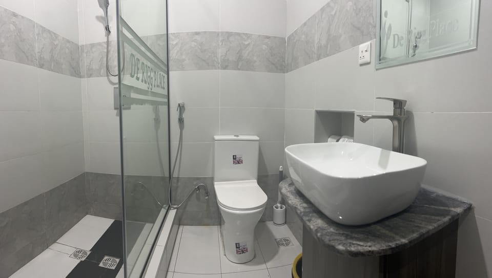 Free toiletries, bidet