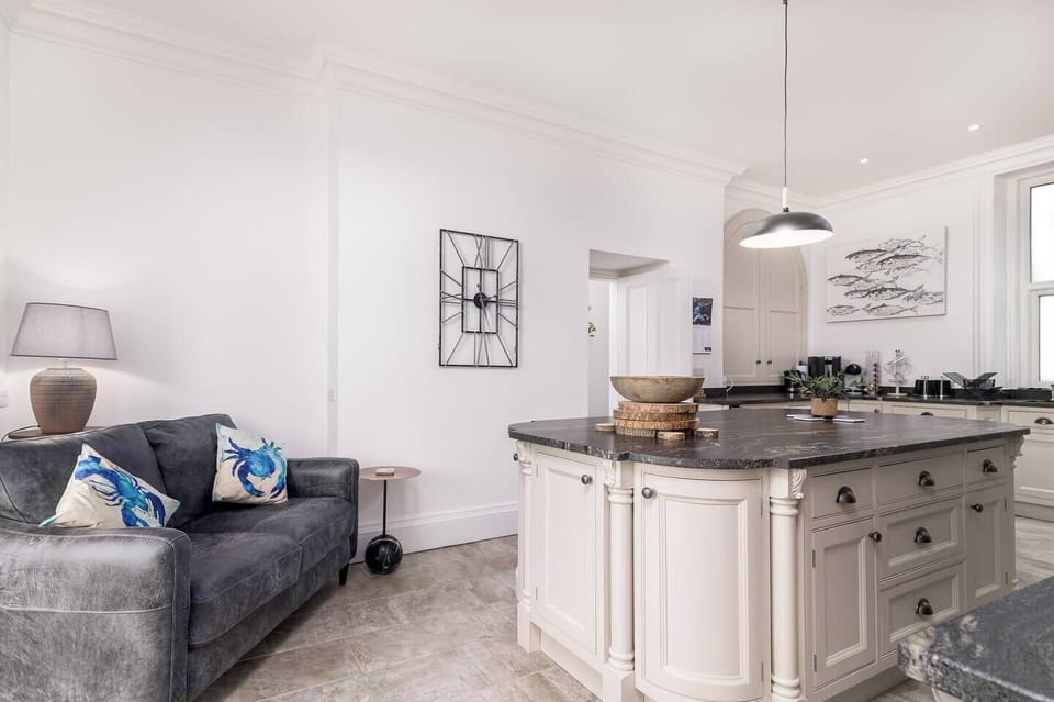Kitchen with sofa so you can socialise while cooking.