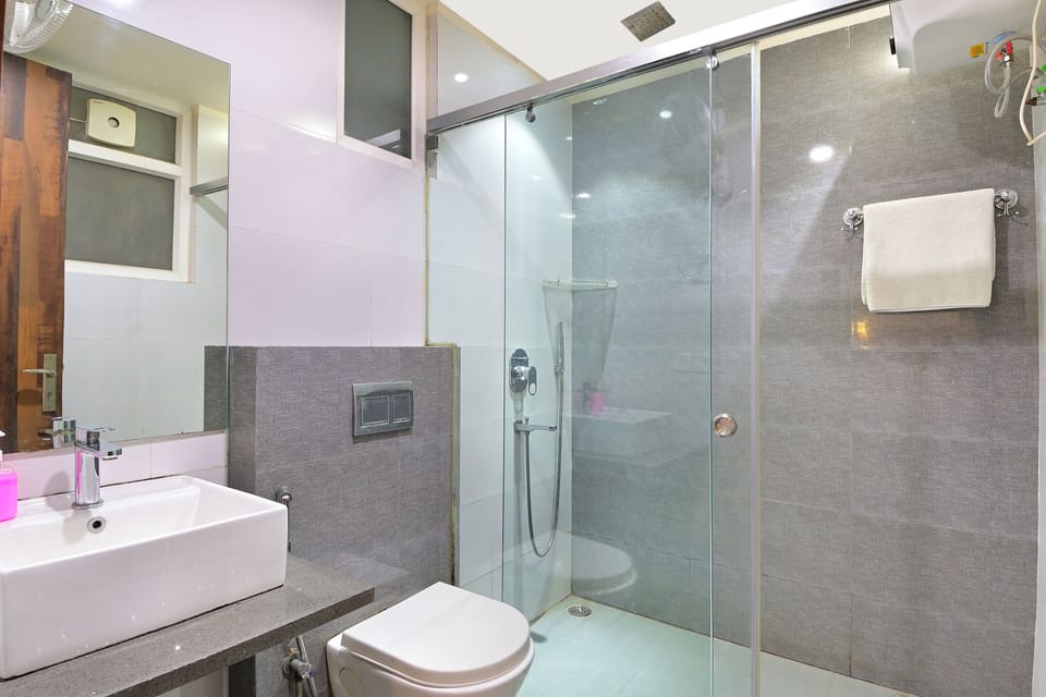 Deluxe Triple Room | Bathroom