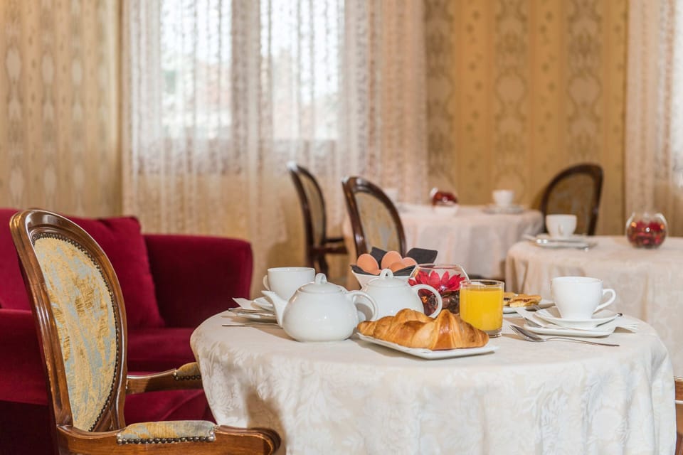 Daily continental breakfast for a fee