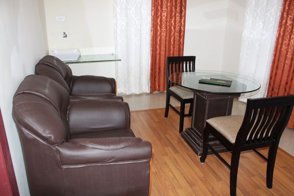 Suite With Balcony and Living Room  | Living room