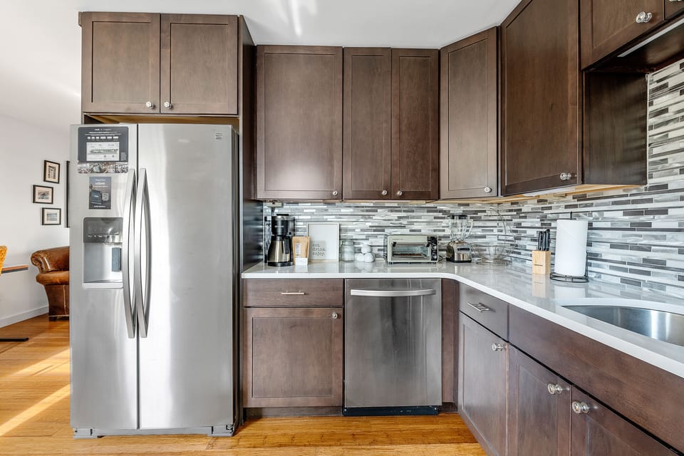 Old Village Getaway | 5 Minute Drive To The Beach