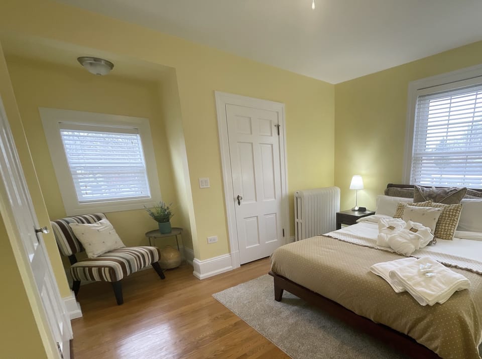Classic Double Room, 1 Queen Bed, Non Smoking, Ensuite | Individually decorated, individually furnished, free WiFi, bed sheets