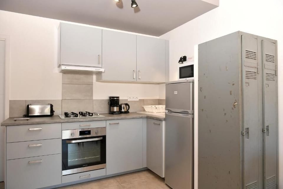 Comfort Duplex, Terrace (gite gris) | Private kitchen | Espresso maker, coffee/tea maker, electric kettle