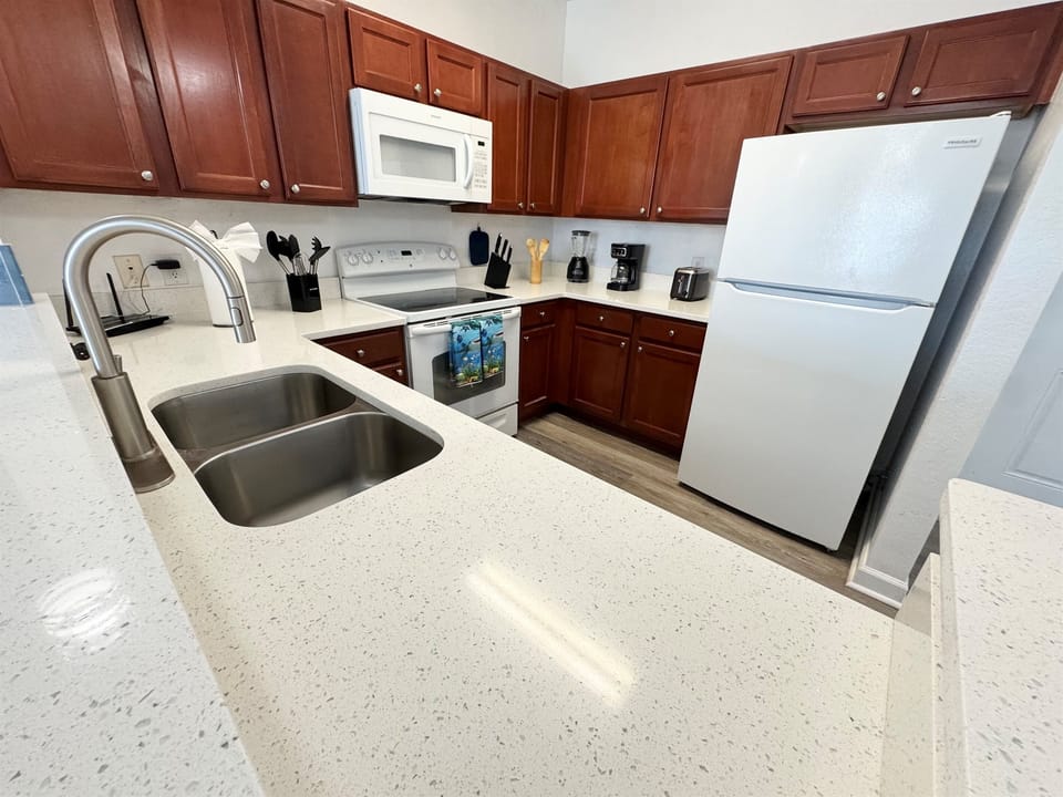 Kitchen, New Quarz Countertop