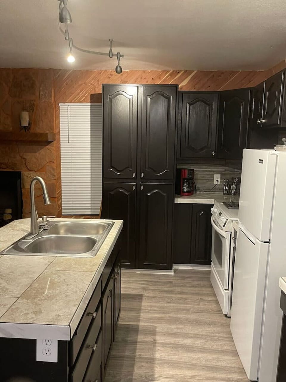 Apt 1 Kitchen