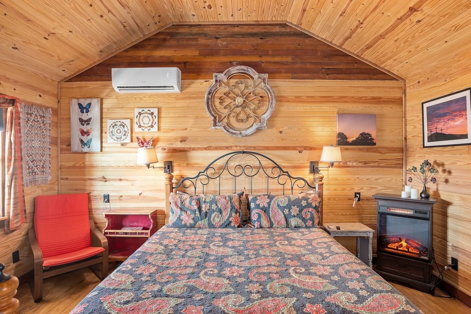 Cabin, 1 Bedroom | 1 bedroom, iron/ironing board, free WiFi