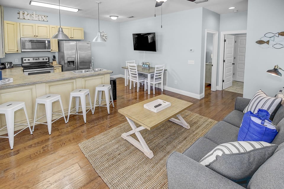 House, Multiple Beds, Pool Access, Ocean View (21806 Webb Street) | Living area | 40-inch TV with cable channels