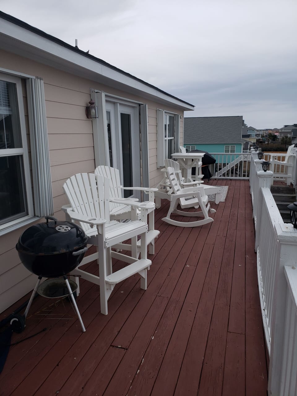 More upper deck sitting