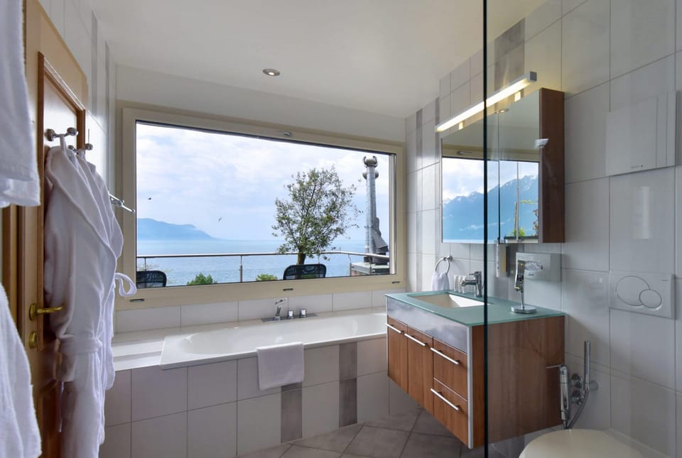 Suite, Lake View | Bathroom | Towels