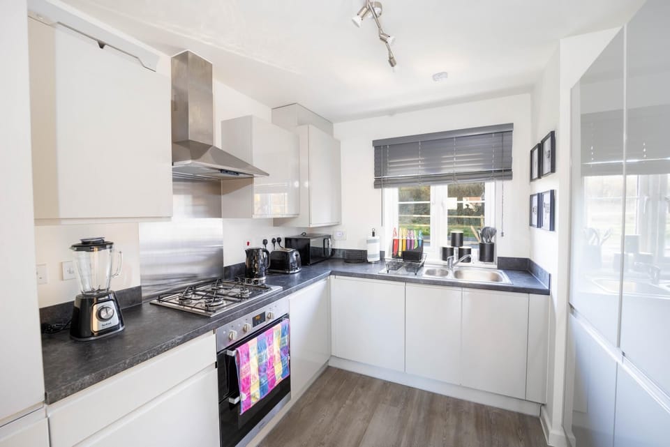 House (3 Bedrooms) | Private kitchen | Oven