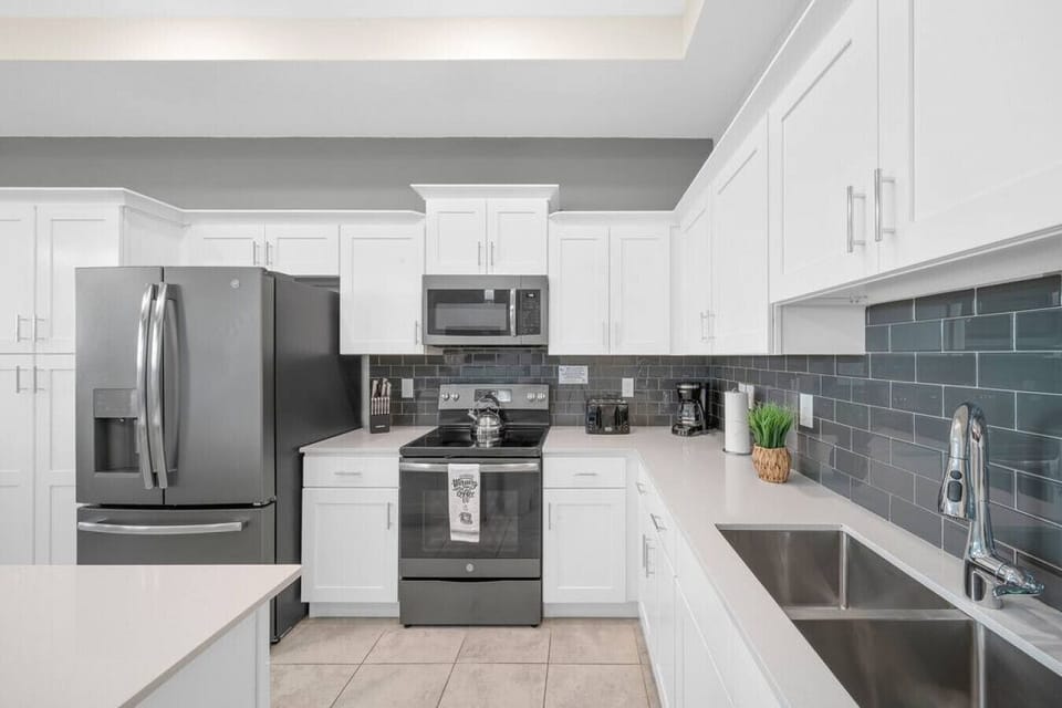 Fully equipped Kitchen!#Disney #Parks #kingdom #springs #StoreyLake #Apartment #Vacation #Rental #waterpark #Kissimmee #Orlando #universal #citywalk