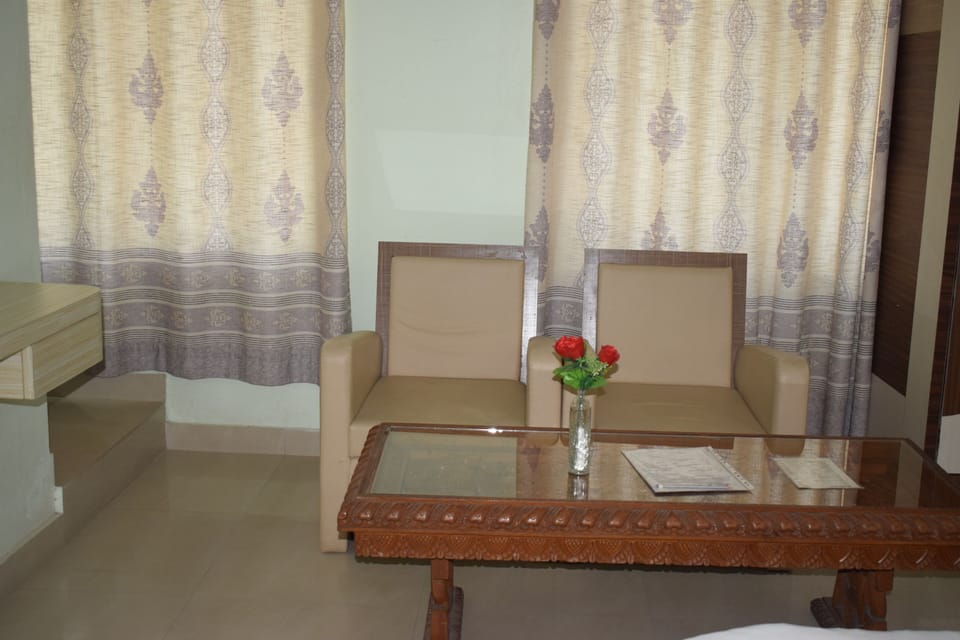 Family Studio Suite | Iron/ironing board, free WiFi, bed sheets
