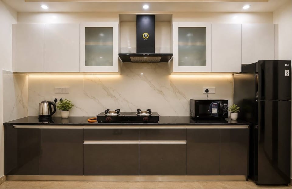 Comfort Apartment | Private kitchen | Fridge, microwave, cookware/dishes/utensils, freezer