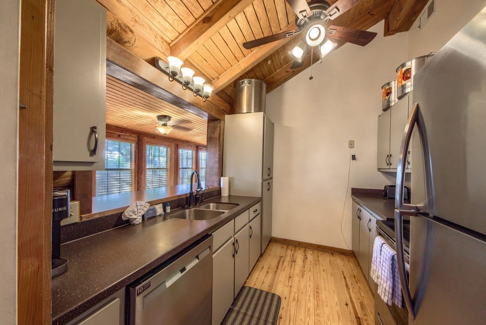 No Hurry: Fully Equipped Kitchen!