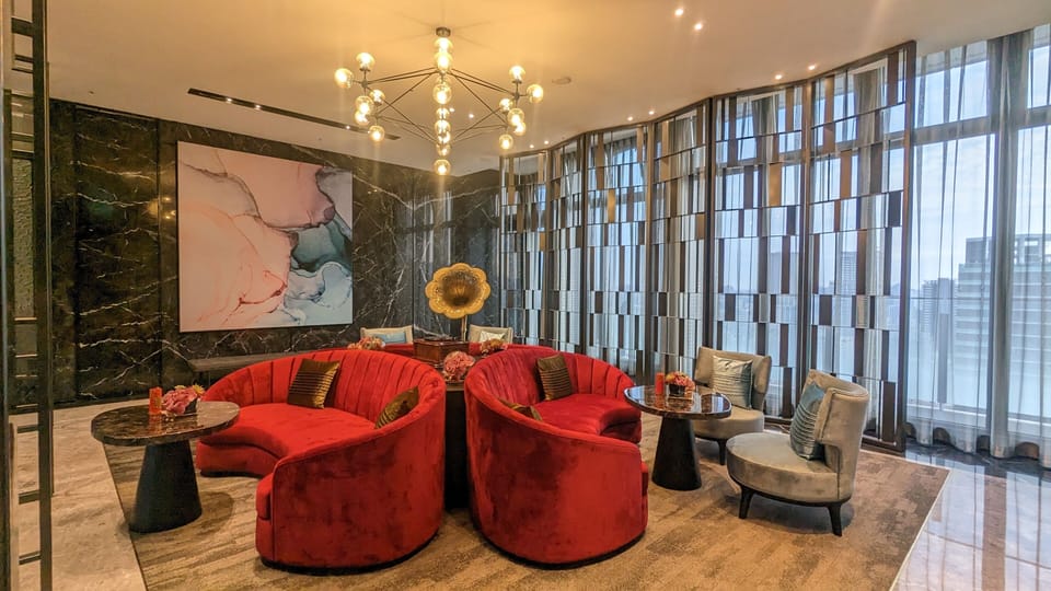 Public space: Premium lounge area that can be used for free