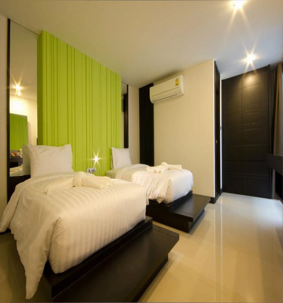 Deluxe Room King Or Twin | Minibar, in-room safe, desk, blackout drapes
