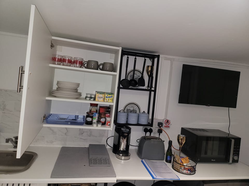 Apartment | Private kitchen | Fridge, microwave, stovetop, electric kettle