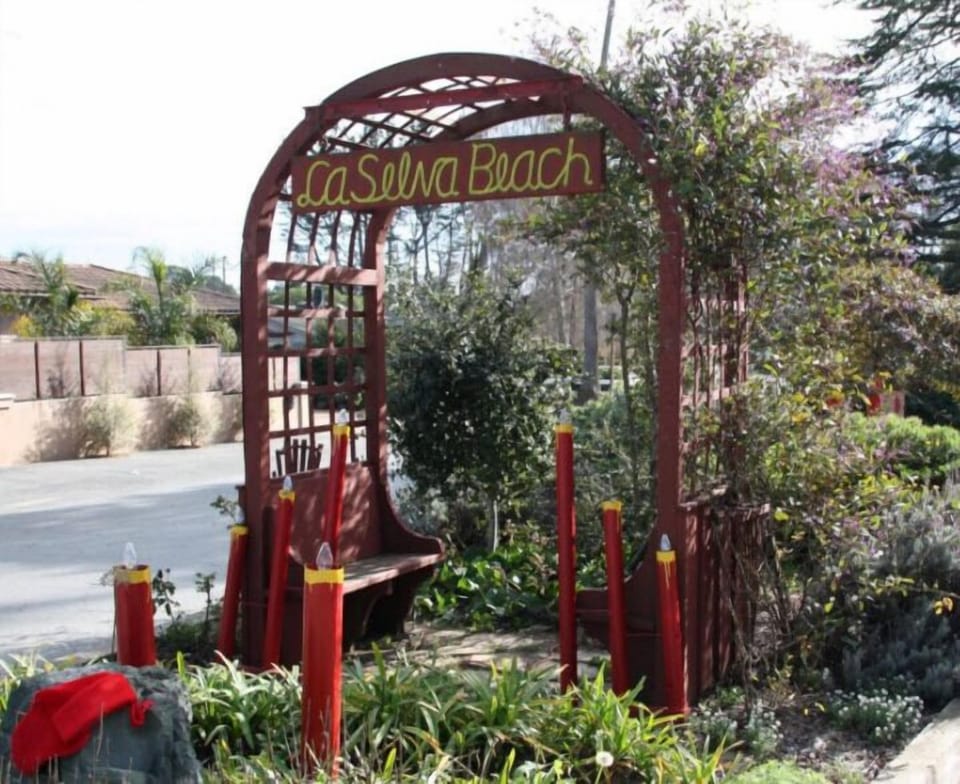 Welcome to the community of La Selva Beach.