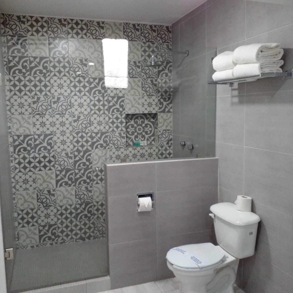 Quadruple Room | Bathroom | Shower, free toiletries, towels
