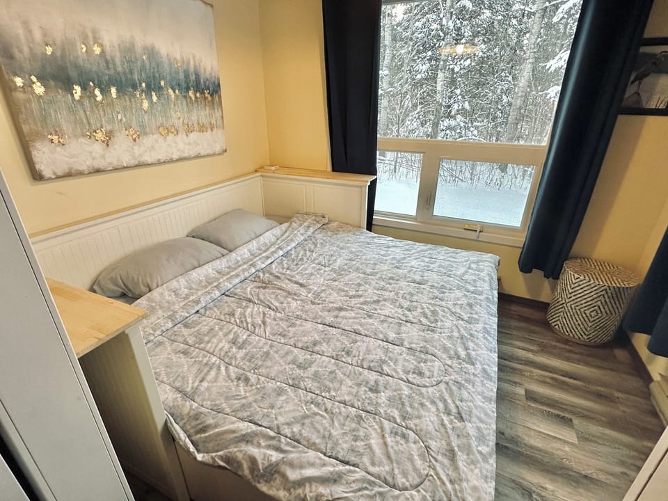 Bedroom 1 - den bedside dining room - single bed converts to a king size 