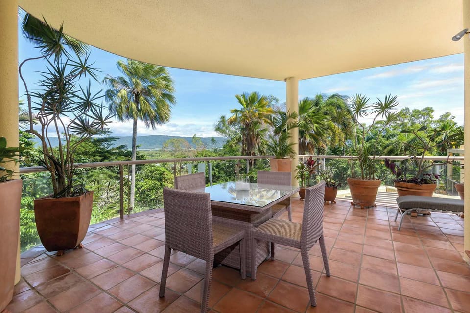 Tropical gardens and private outdoor space overlooking the ocean