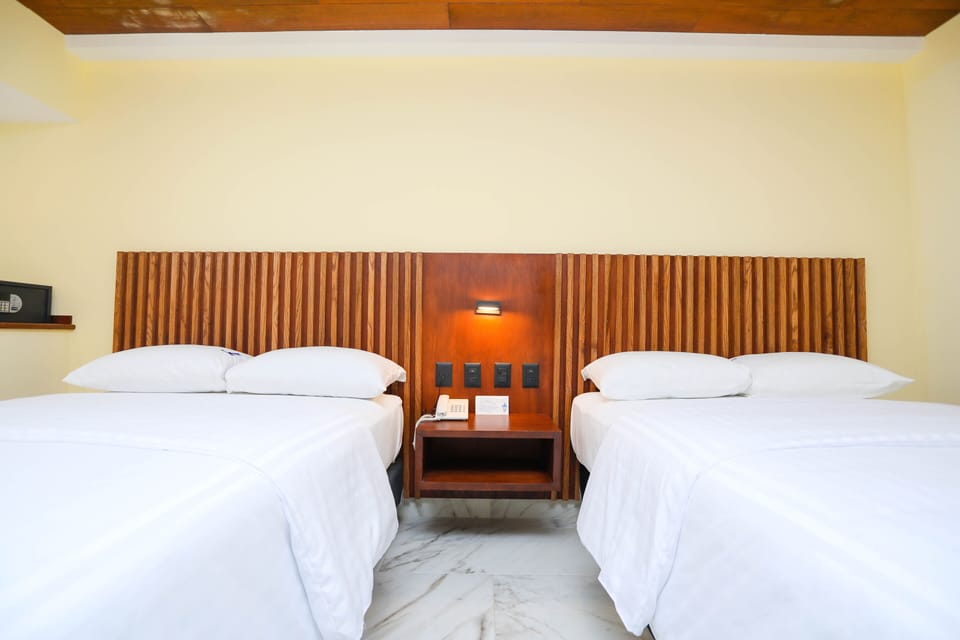 Deluxe Double Room | Premium bedding, iron/ironing board, bed sheets