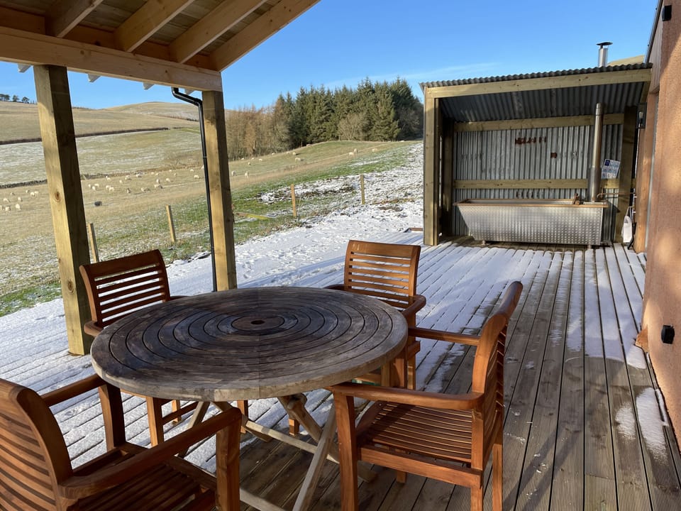 Terrace with table & Hot Tub