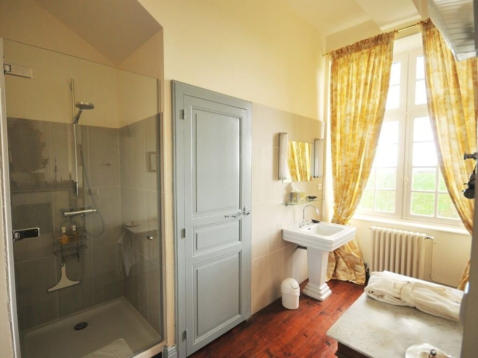 Le Château D'orion Bed and Breakfast in French Basque Country