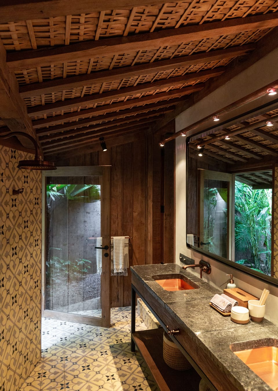 Gladak Studio | Bathroom | Shower, rainfall showerhead, hair dryer, bathrobes