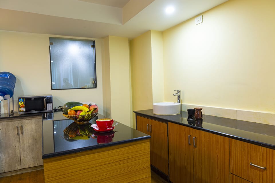 Suite, Kitchenette | Private kitchenette