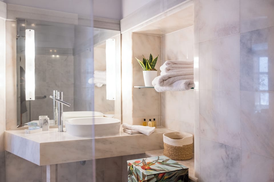 Superior Double City view | Bathroom | Free toiletries, hair dryer, bathrobes, slippers