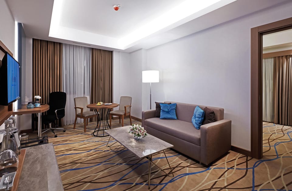 King Suit French Room | Premium bedding, in-room safe, desk, laptop workspace