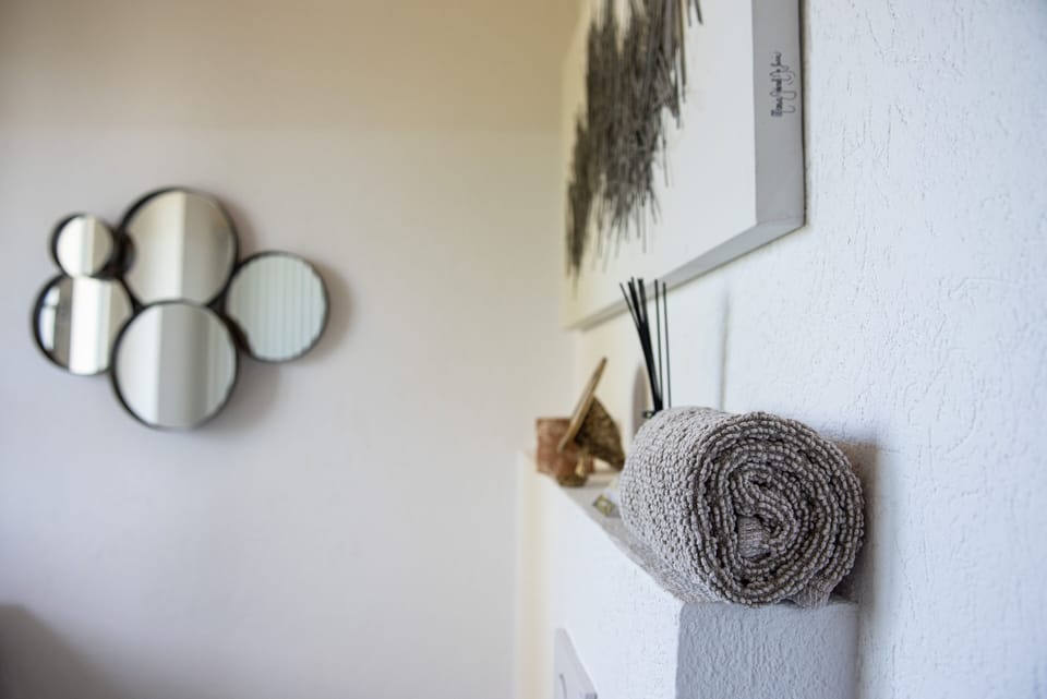 Elite Room | Bathroom | Shower, free toiletries, hair dryer, bathrobes