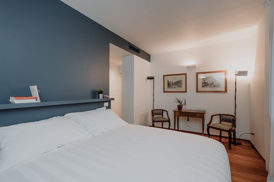 Classic Room | Down comforters, desk, soundproofing, WiFi (free)
