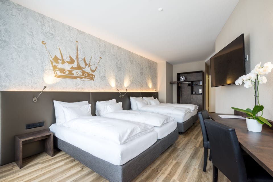 Quadruple Room | Minibar, in-room safe, desk, blackout drapes