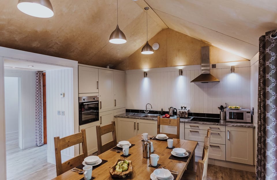 Cottage | Dining