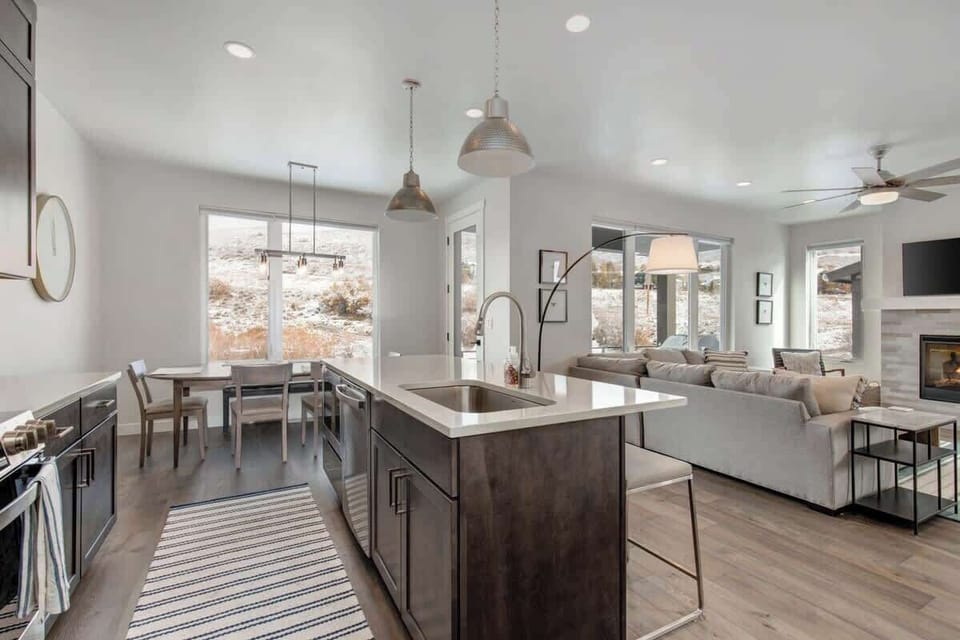 Entry-Floor Kitchen