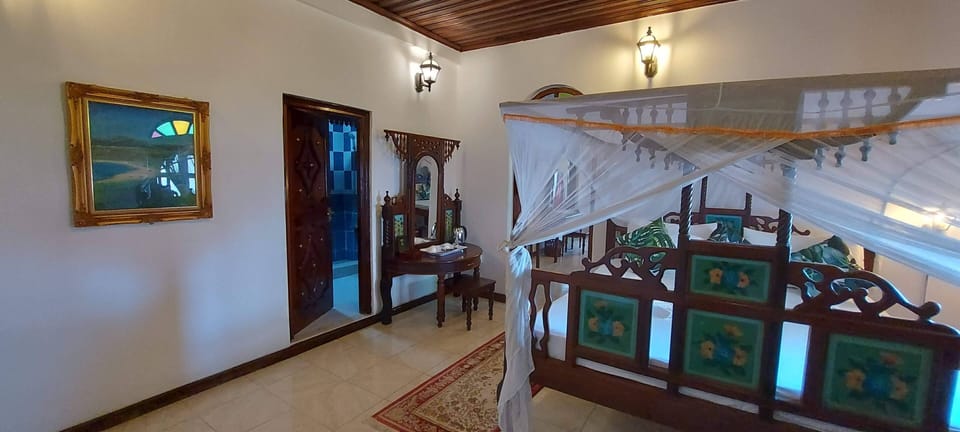 Family Suite | Bathroom | Bathrobes, towels