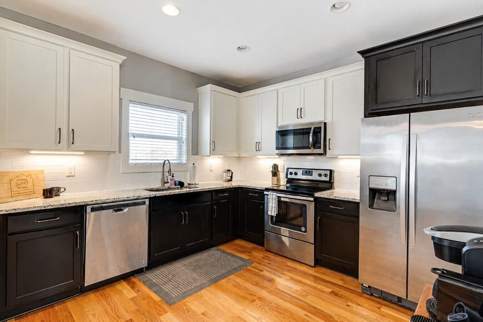 400 McIver - Kitchen
