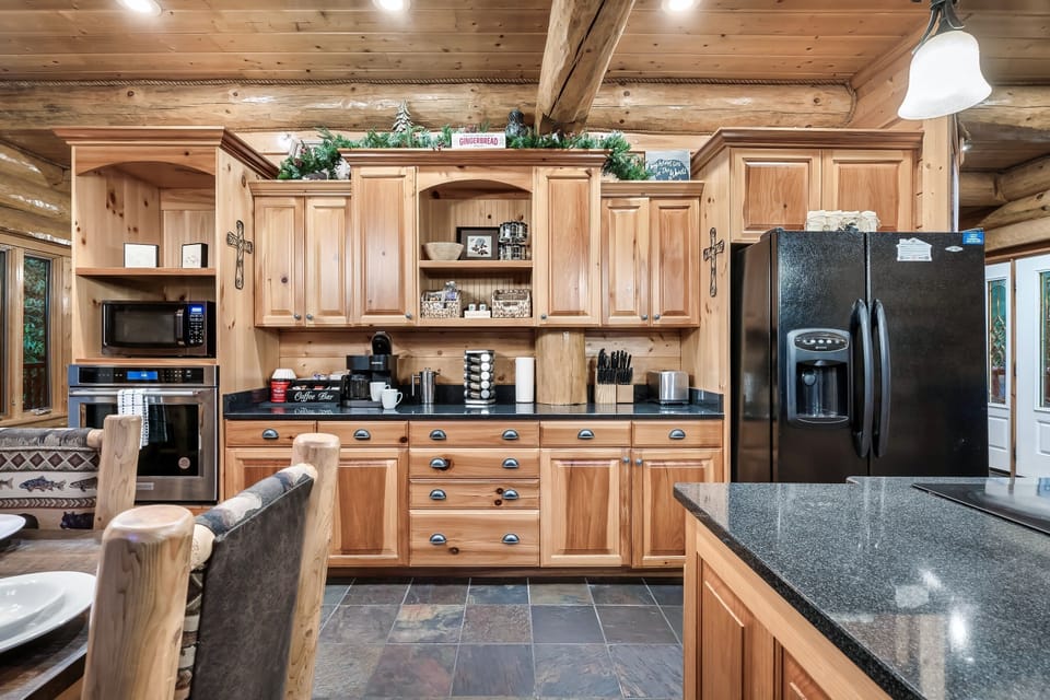 Fully Equipped Kitchen w/ Modern Appliances & Ample Prep Space