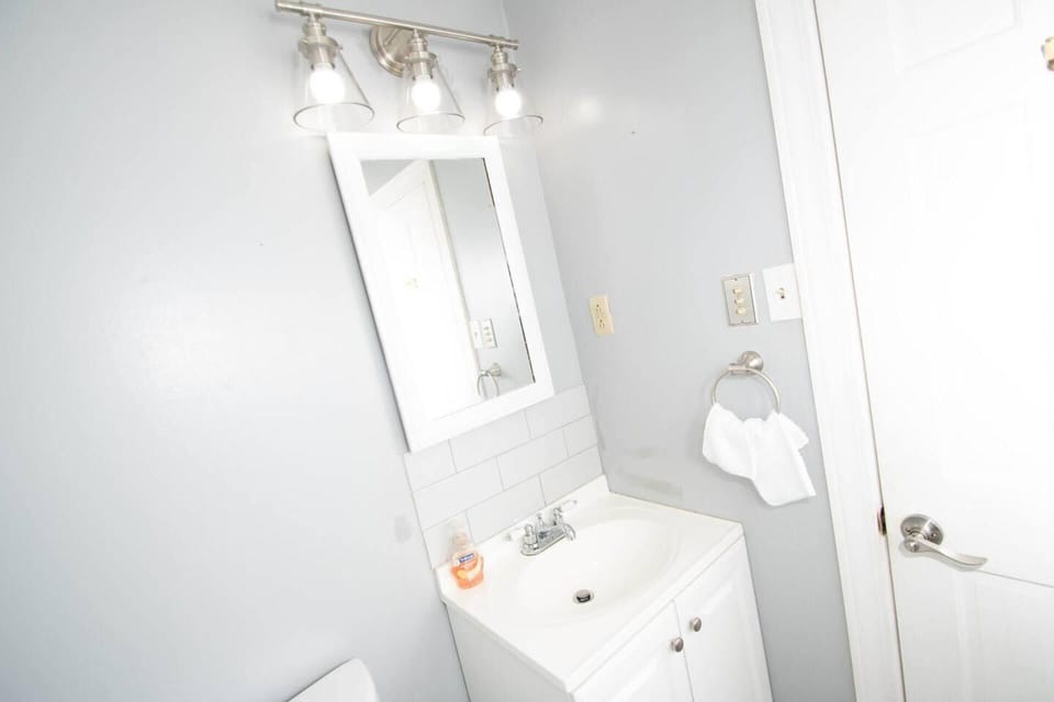 House - Sleeps 8 - Parking - Malls Close House in Little Rock
